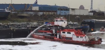 ΠΡΟΣΦΥΓΕΣ ΠΟΥ ΠΑΡΑΜΕΝΟΥΝ ΣΤΗΝ ΟΥΔΕΤΕΡΗ ΖΩΝΗ ΤΩΝ ΣΥΝΟΡΩΝ ΕΛΛΑΔΑΣ ΣΚΟΠΙΩΝ ΣΤΗΝ ΕΙΔΟΜΕΝΗ (ΜΟΤΙΟΝΤΕΑΜ/ΒΕΡΒΕΡΙΔΗΣ ΒΑΣΙΛΗΣ)