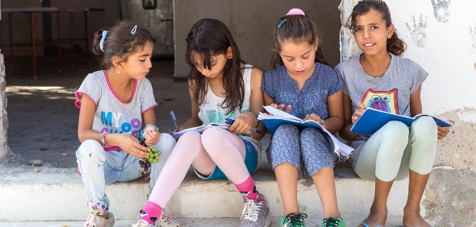 Μπαίνουν στα σχολεία 18.000 προσφυγόπουλα -Προσλήψεις εκπαιδευτικών