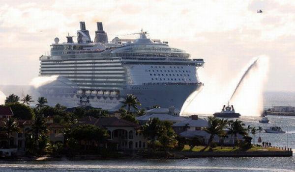 Worlds Largest Cruise Ship Photoshop Picture