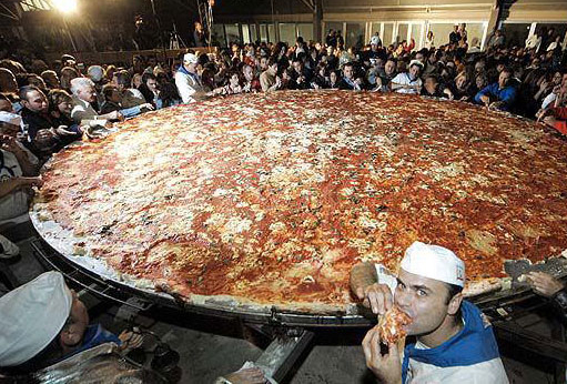 Largest pizza Photoshop Picture