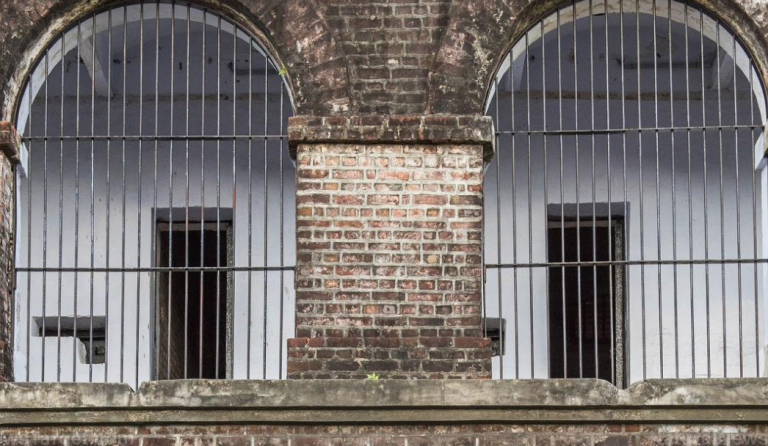 Μεγάλης κλίμακας φυλακές που ανεγείρονται κρυφά και στις 50 πολιτείες – θα χρησιμοποιηθούν για να στεγάσουν παράνομους ή θα αναγκάσουν τους Αμερικανούς σε στρατόπεδα συγκέντρωσης;