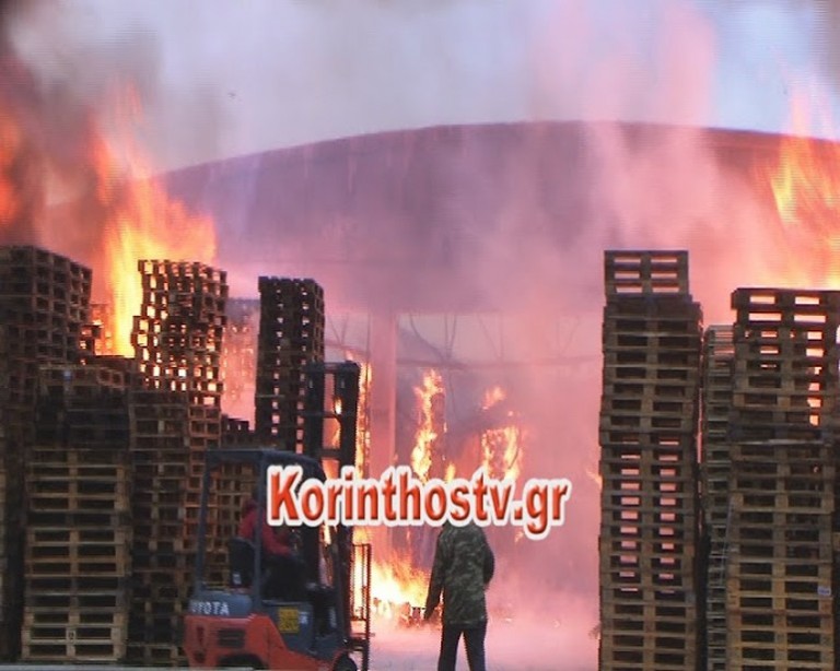 Φωτιά σε εργοστάσιο χαρτιού στην περιοχή της Αρχαίας Κορίνθου