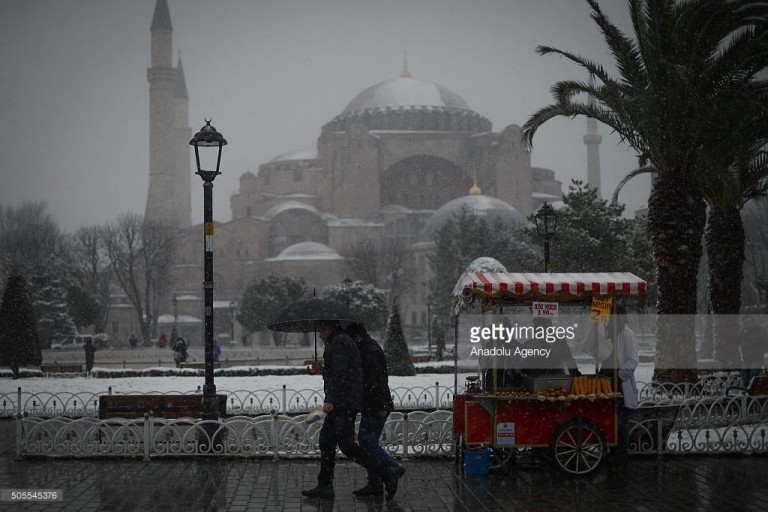 #Kairos Όλη μέρα παίζω με το χιόνι στην πλατεία Συντάγματος