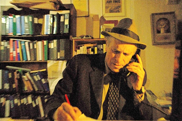 Greg Palast Η Ελλάδα καταστρέφεται μέσα στο ευρώ