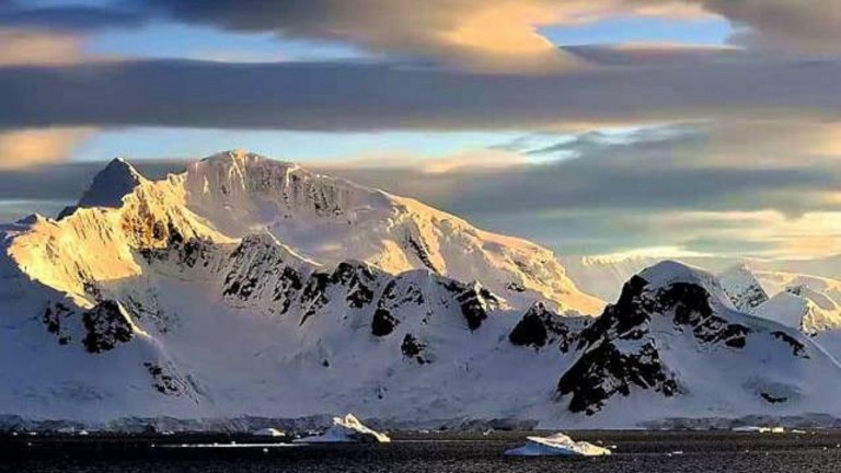 Η ΚΡΥΦΗ ΑΥΤΟΚΡΑΤΟΡΙΑ κάτω από τον Πάγο! Νέο video.