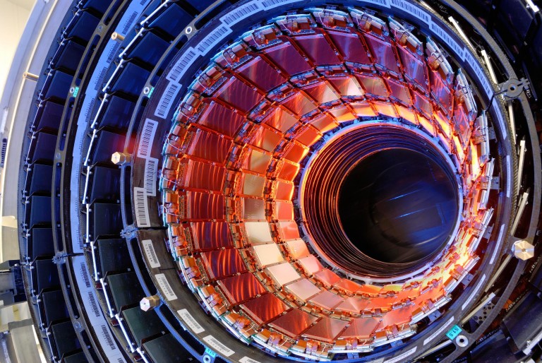 Κάτι σοβαρό συμβαίνει στο CERN:Η Ρωσία μετακινεί 100.000 στρατό!