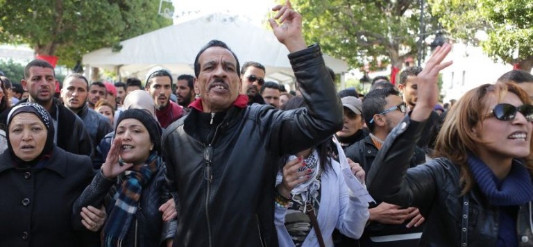 Τυνησία: Απαγόρευση νυχτερινής κυκλοφορίας μετά από την γενίκευση της κοινωνικής αναταραχής