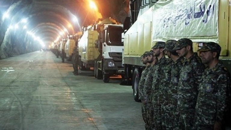 Νέα υπόγεια βάση πυραύλων αποκάλυψε το Ιράν