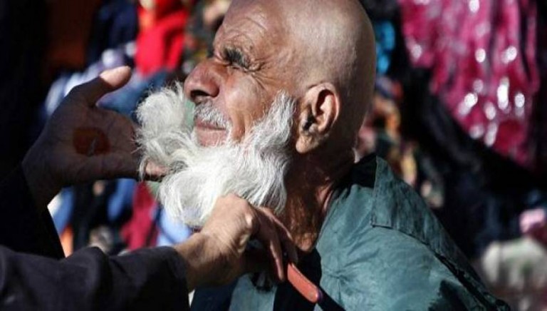 Τατζικιστάν: Ξύρισαν 13.000 μούσια και έβγαλαν τις μαντίλες από τις γυναίκες για να μην γίνουν τζιχαντιστές! (φωτό)