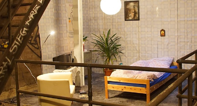 Περίεργη υπόθεση με επιπλωμένο διαμέρισμα σε σήραγγα του ΜΕΤΡΟ του Βερολίνου (Φωτογραφίες)