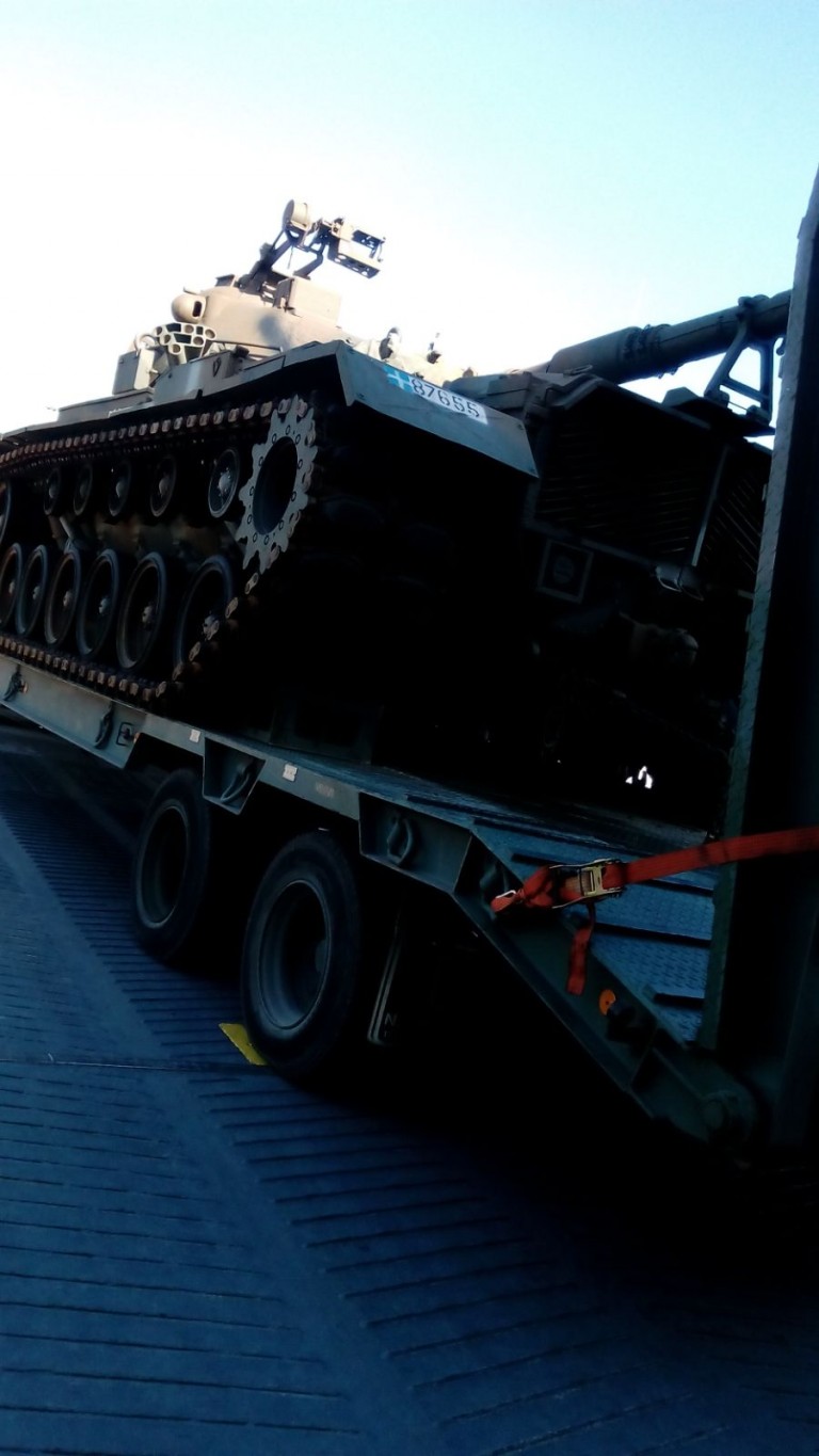 Χωρίς πανικό…Γιατί φορτώνουν τανκς σε πλοία γραμμής για νησιά;