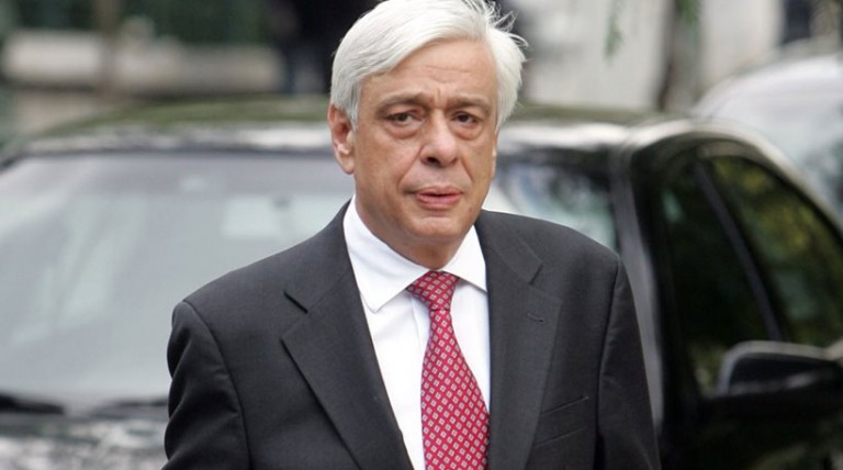 Δεύτερη φορά ο Παυλόπουλος επικαλείται τα Θεία…