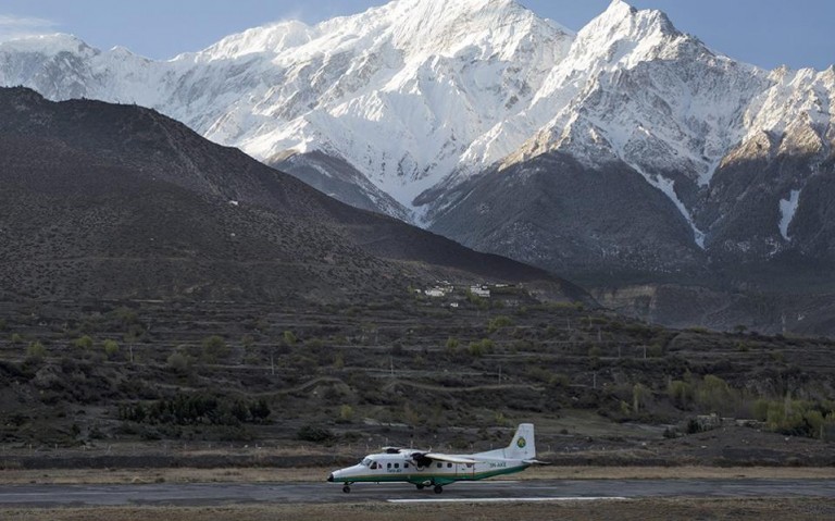 Αγνοείται αεροπλάνο στο Νεπάλ με 21 επιβάτες