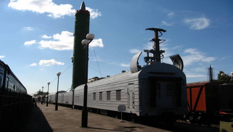 Η Μόσχα έτοιμη για το “end game”: Σε ετοιμότητα τέθηκαν στις ρωσικές σιδηροδρομικές ράγες τα “πυρηνικά” τρένα