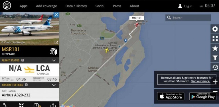 Έληξε η ομηρία – Εξήλθε από το αεροσκάφος ο αεροπειρατής και συνελήφθη από την αστυνομία