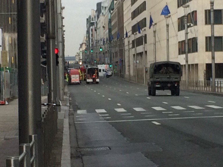 #Brussels #malbeek  #Zavantem Στρατιωτικός Νόμος στις Βρυξέλλες – 27 νεκροί – Κλείνουν τα σύνορα