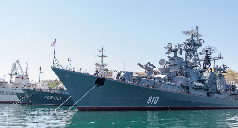 Το ρωσικό αντιτορπιλικό Smetlivy με αριθμό 810 έχει αφήσει το λιμάνι της Σεβαστούπολης