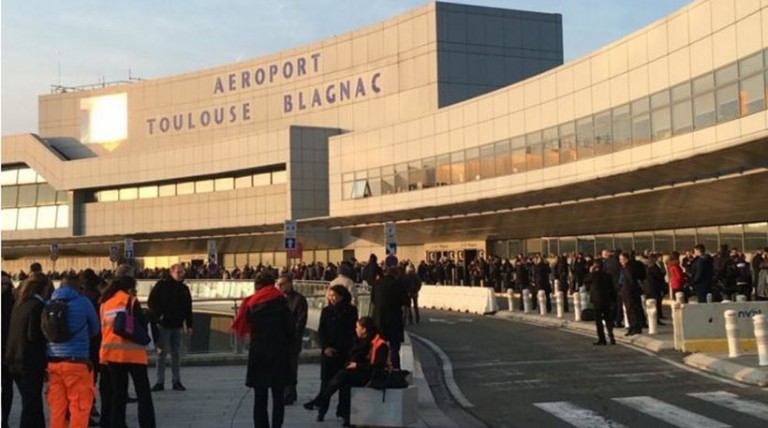 Λήξη συναγερμού στο αεροδρόμιο της Τουλούζης – Επιστρέφουν μέσα οι επιβάτες