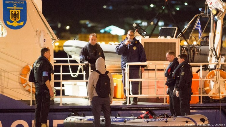 Γερμανοί αστυνομικοί στο Αιγαίο κατά διακινητών – Πάνοπλοι, περιπολούν με δύο γερμανικά σκάφη (εικόνες)