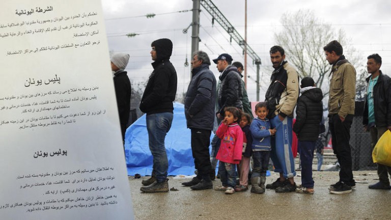 Δείτε τι λέει το φέιγ βολάν που δίνουν στους μετανάστες – δήθεν για αποτροπή  – και θα φρίξετε