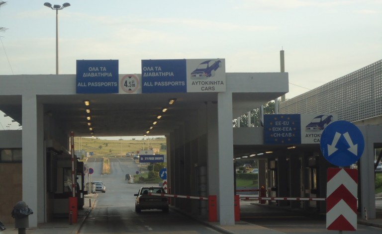 ΓΙΑΤΙ ΟΛΟΙ ΣΤΗΝ ΕΙΔΟΜΕΝΗ ΚΑΙ ΚΑΝΕΝΑΣ ΣΤΟΥΣ ΕΥΖΩΝΟΥΣ;