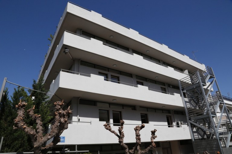 ΝΟΙΚΙΑΖΟΥΝ ΠΟΛΥΚΑΤΟΙΚΙΕΣ ΓΙΑ ΜΕΤΑΝΑΣΤΕΣ (ΦΩΤΟ)! Ψάχνουν σε όλη την Αθήνα – Αντιδράσεις κατοίκων στη Φιλοθέη