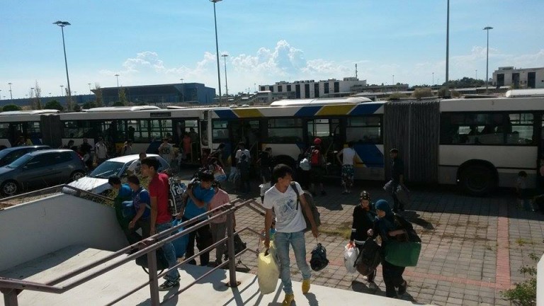 Έβαλα το μανδύα του “εθελοντισμού” και σας περιγράφω την κατάσταση στα Κέντρα Μεταναστών στο Ελληνικό