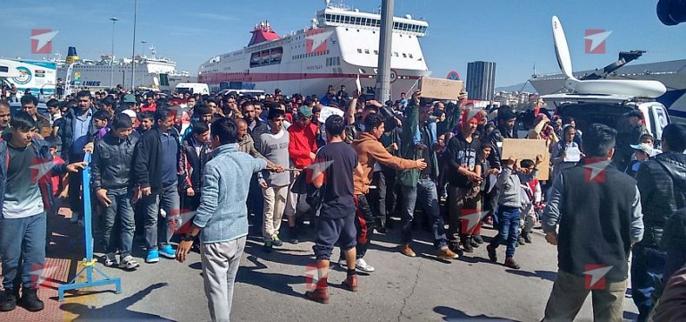 ΣΥΜΒΑΙΝΕΙ ΤΩΡΑ! Εξέγερση των Αφγανών στον Πειραιά