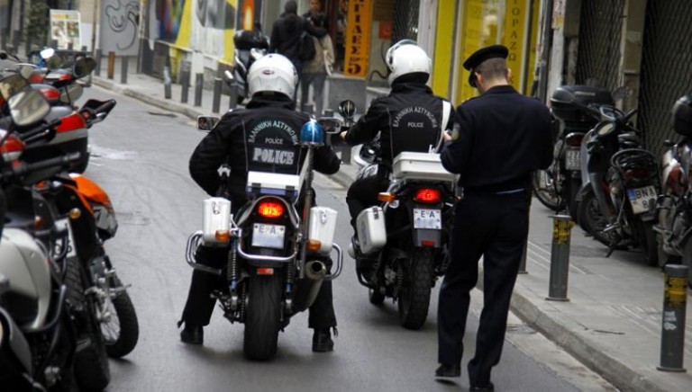 Με αστυνομικούς – ρόμποκοπ έχει γεμίσει η περιοχή από το Κολωνάκι μέχρι το  Έλενα