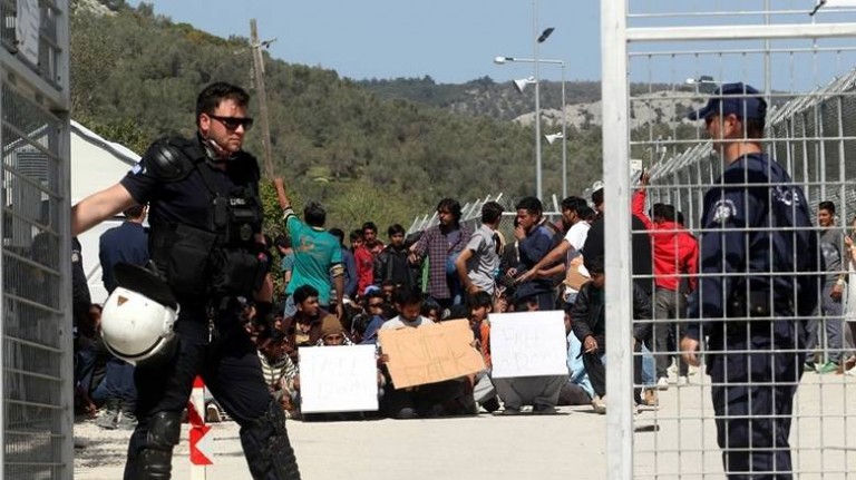 Ελεύθερα θα κυκλοφορούν οι μουσουλμάνοι σε Χίο και Λέσβο – ΣΟΚ στους κατοίκους!