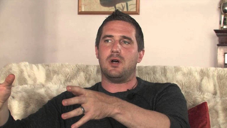 MAX SPIERS: ΟΛΗ Η ΜΟΥΣΙΚΗ ΒΙΟΜΗΧΑΝΙΑ ΣΤΗΡΙΖΕΤΑΙ ΣΤΗ ΜΑΓΕΙΑ ΚΑΙ ΤΟ ΣΑΤΑΝΙΣΜΟ – ΒΙΝΤΕΟ