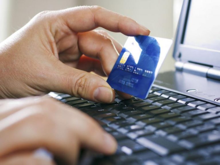 ΜΑΣ ΞΕΚΑΝΟΥΝ ΜΕΣΩ ΗΛΕΚΤΡΟΝΙΚΩΝ ΣΥΝΑΛΛΑΓΩΝ