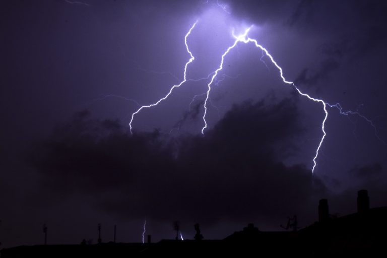 Δέκα παιδιά τραυματίσθηκαν από κεραυνό στο Πάρκο Μονσό στο Παρίσι