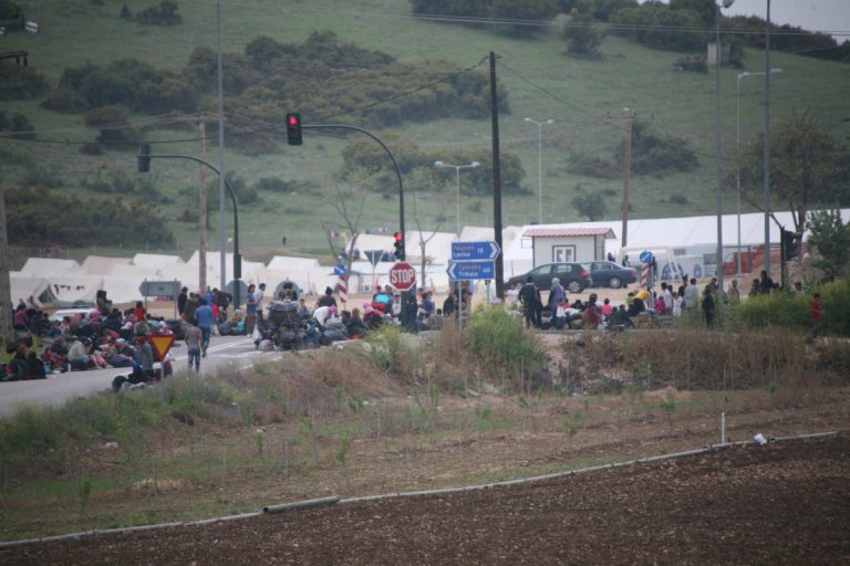 Αντί να στηρίξουν τις προσλήψεις Ελλήνων, μέσω αγροτιάς νομιμοποιούν τους λάθρο!