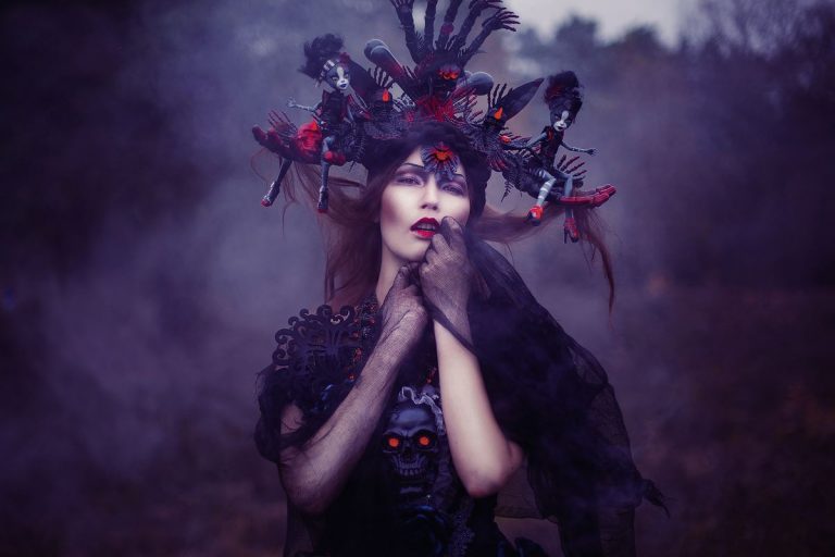 Καταλήψεις, Κατάρες και Μαύρη Μαγεία