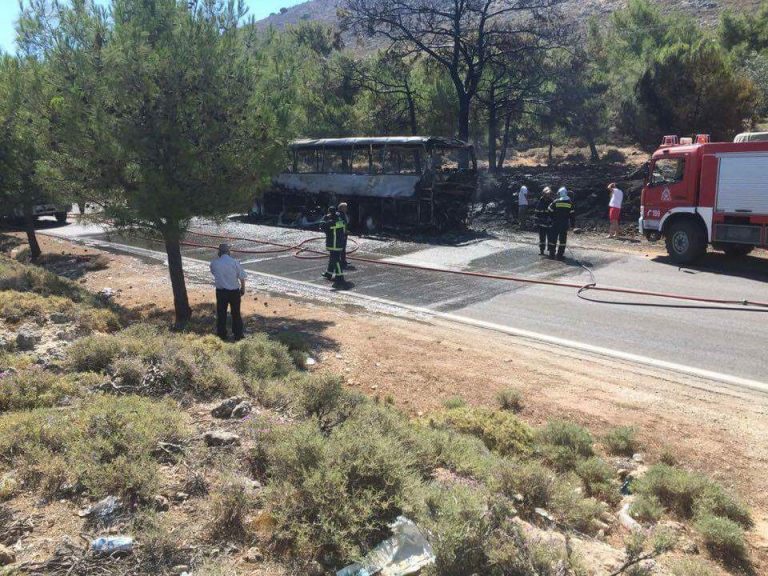 Ρόδος:Πουλμαν με επιβάτες πήρε φωτιά εν κινήσει!