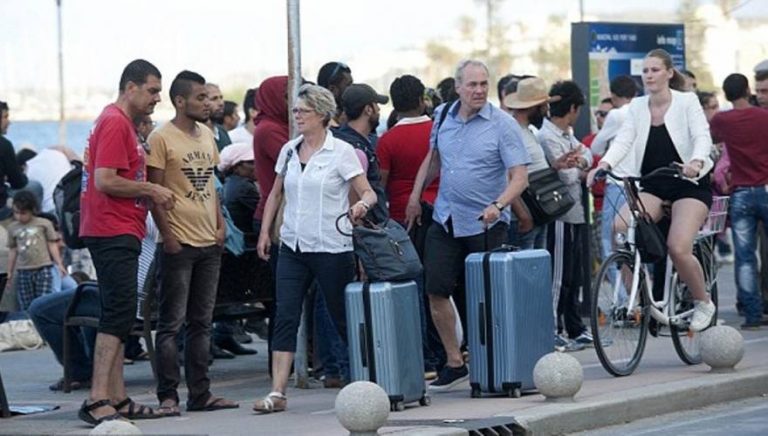 Ανοιξε η “κάνουλα”: Πλημμύρισαν με 6.500 πρόσφυγες μέσα σε λίγες ώρες τα νησιά του Αιγαίου!