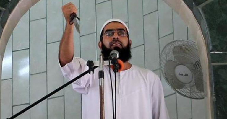 ΓΑΛΛΙΑ: Μουσουλμάνος επιτέθηκε με μαχαίρι σε μητέρα και τις τρεις κόρες της γιατί ήταν «ντυμένες ελαφρά»