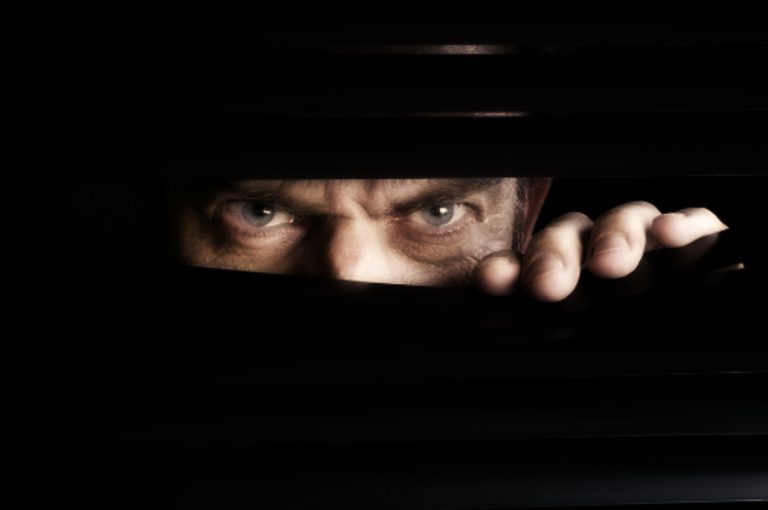 ΚΑΤΙ ΜΑΣ ΚΡΥΒΟΥΝ… ΕΝΑ ΜΕΓΑΛΟ ΠΑΡΑΔΟΞΟ!