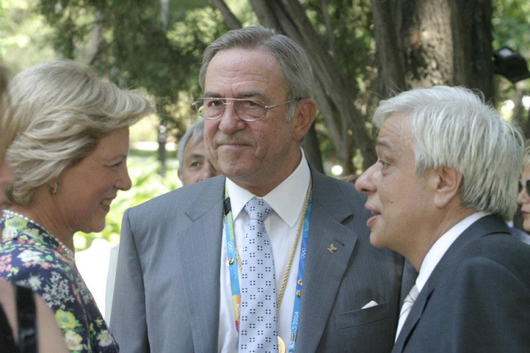 ΑΠΟ ΤΗ ΒΑΣΙΛΕΙΑ ΣΤΗ ΔΗΜΟΚΡΑΤΙΑ ΚΑΙ ΑΠΟ ΤΗ ΔΗΜΟΚΡΑΤΙΑ ΣΤΗ ΒΑΣΙΛΕΙΑ…