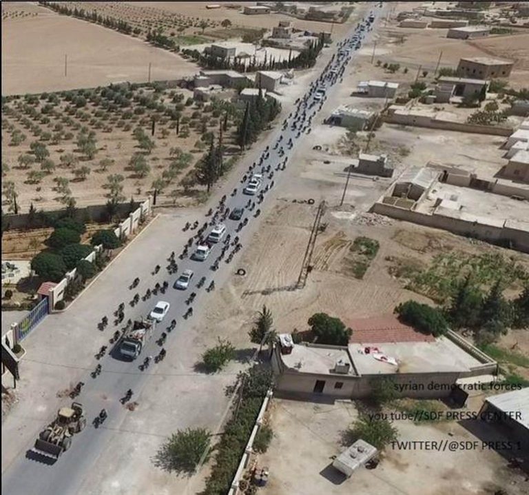 ΔΕΚΑΔΕΣ ΧΙΛΙΑΔΕΣ ΚΑΤΕΥΘΥΝΟΝΤΑΙ ΠΡΟΣ ΤΟΥΡΚΙΑ ΚΑΙ ΑΠΟ ΕΚΕΙ…