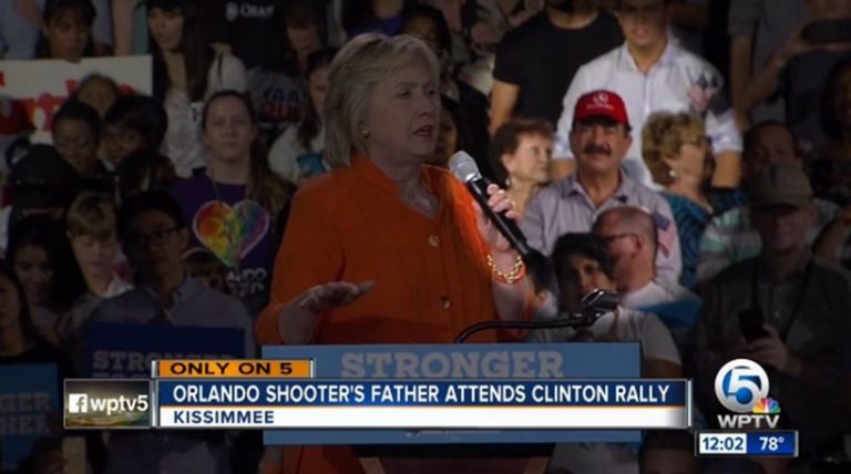Ο πατέρας του μακελάρη του Ορλάντο στη συγκέντρωση της Κλίντον