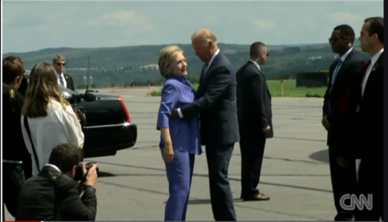 ΤΗΣ ΕΧΕΙ ΒΡΕΙ ΤΟ ΚΟΥΜΠΙ;;;