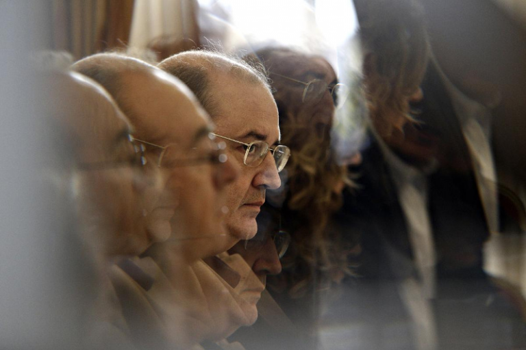 ΚΑΤΑΡΓΟΥΝ ΠΡΟΣΕΥΧΗ ΚΑΙ ΣΗΜΑΙΑ ΚΑΙ ΔΕΝ ΑΝΟΙΓΕΙ ΜΥΤΗ