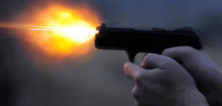 Ξεχειλίζει η οργή και η αγανάκτηση του κόσμου: Ταβερνιάρης στα Ανω Λιόσια πυροβόλησε συνεργείο της ΔΕΗ που πήγε να του κόψει το ρεύμα