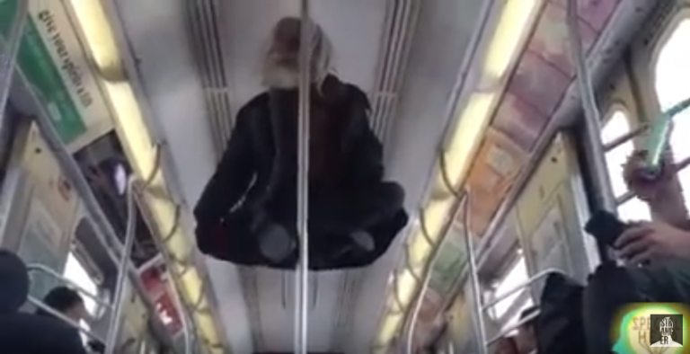 Στημένο ; Τρικ; Η ο παππους διακατέχεται από μια άγνωστη δύναμη ;