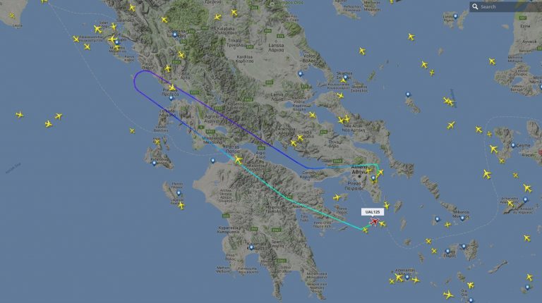 Θρίλερ για 221 επιβάτες: Διαρροή στο Boeing που ταξίδευε από Αθήνα για Νιουάρκ