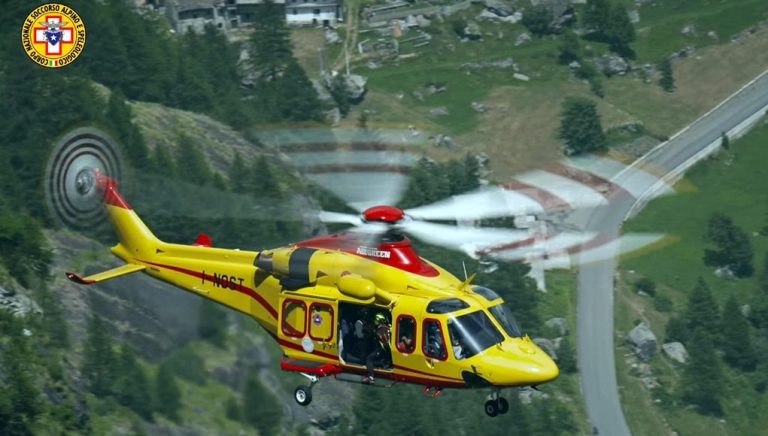 Πάνω από 100 άνθρωποι εγκλωβισμένοι σε τελεφερίκ στις Άλπεις