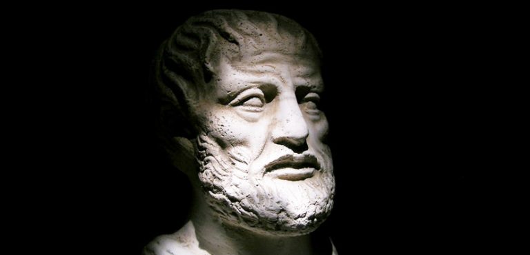 Ποια είναι τα χαρακτηριστικά ενός “ιδανικού ανθρώπου” ή Υπεράνθρωπου κατά τον Αριστοτέλη;