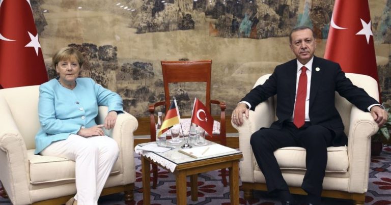 Η Γερμανία καταρρέει και η Μέρκελ προκαλεί ελληνοτουρκική σύρραξη για αντιπερισπασμό